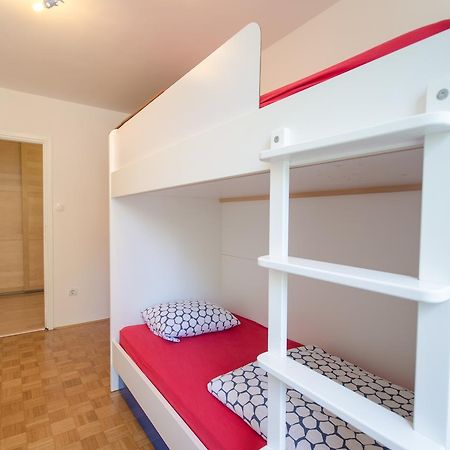 Apartment Near The Train Station Ljubljana Bagian luar foto