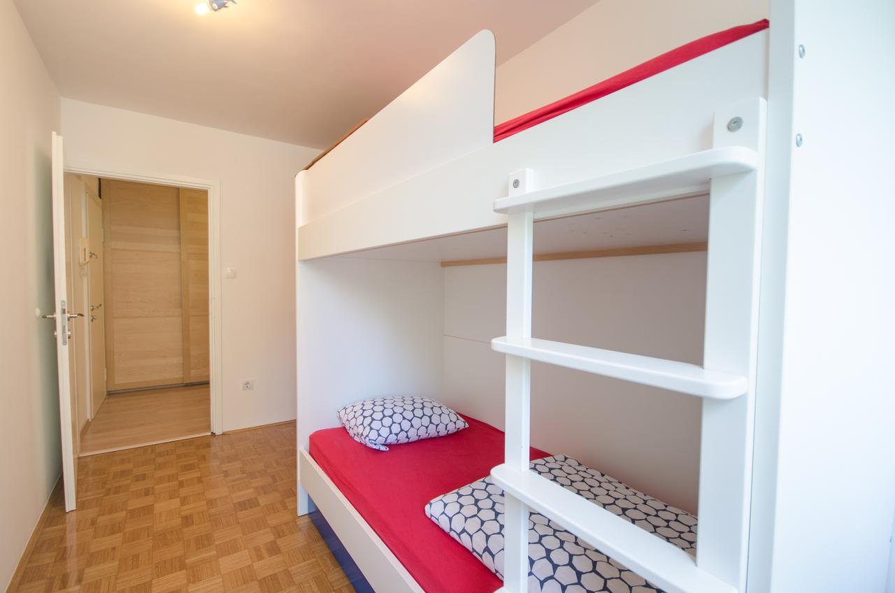 Apartment Near The Train Station Ljubljana Bagian luar foto