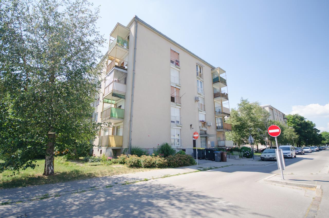 Apartment Near The Train Station Ljubljana Bagian luar foto
