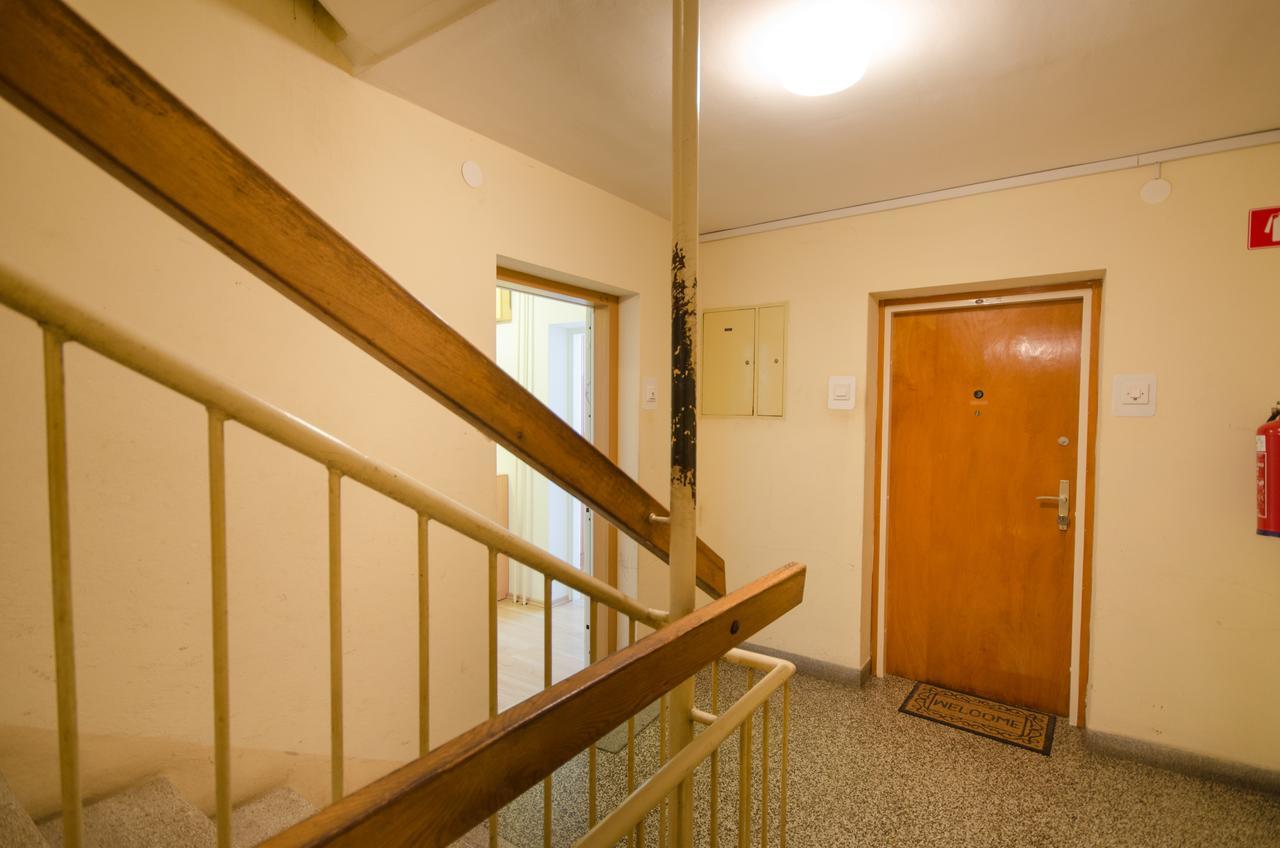 Apartment Near The Train Station Ljubljana Bagian luar foto