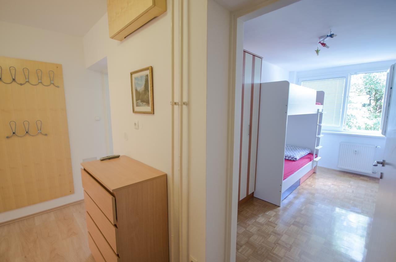 Apartment Near The Train Station Ljubljana Bagian luar foto