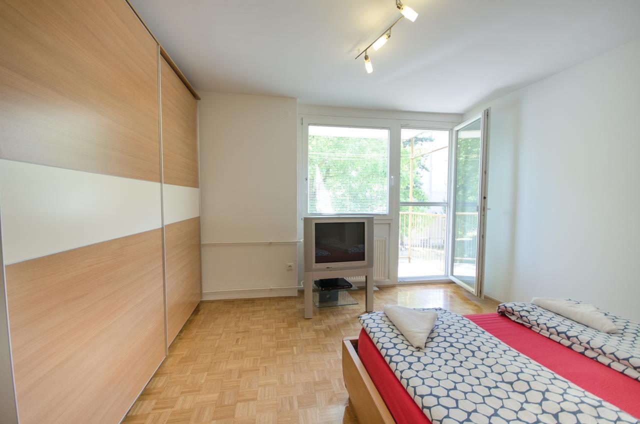 Apartment Near The Train Station Ljubljana Bagian luar foto