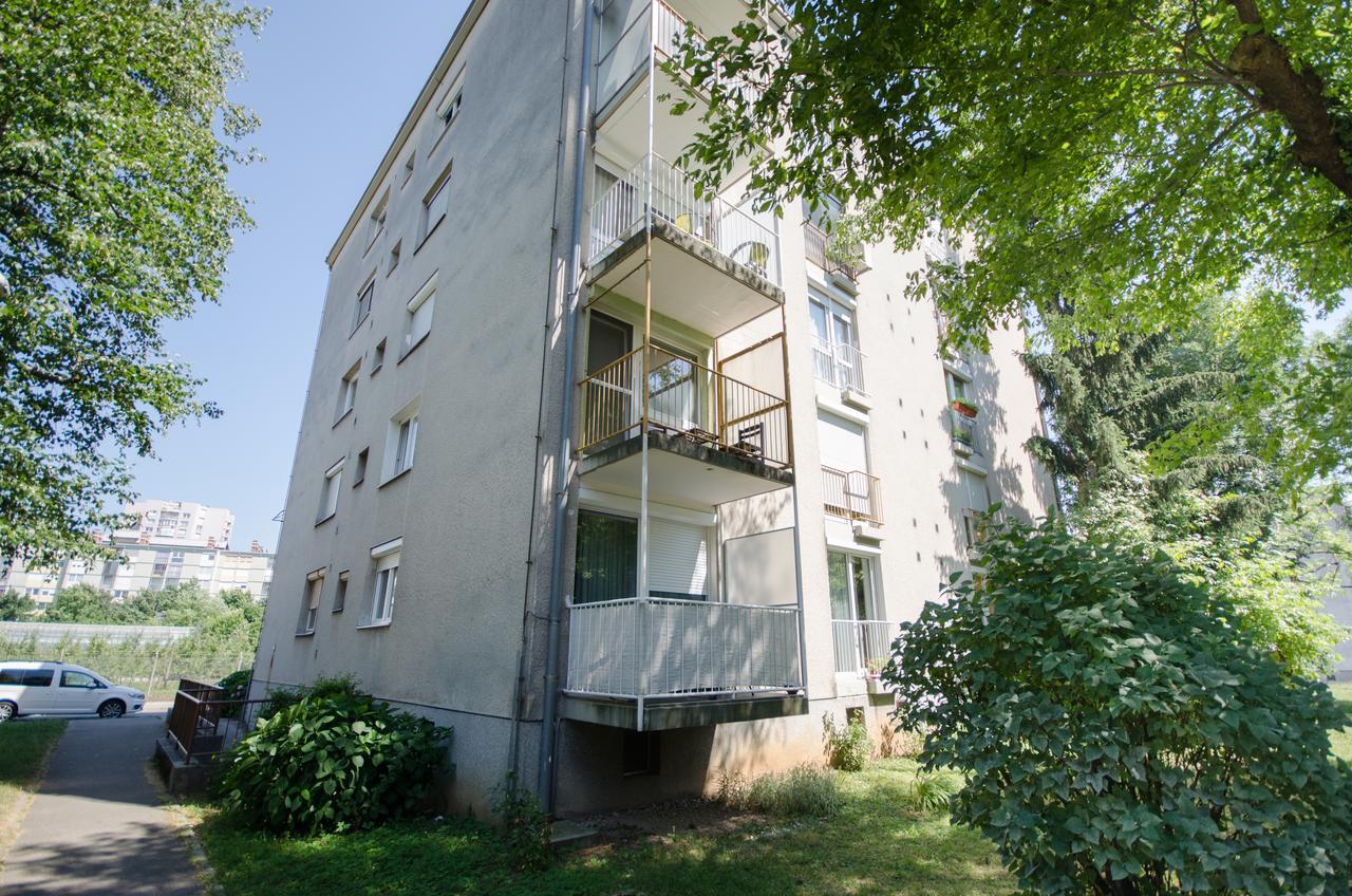 Apartment Near The Train Station Ljubljana Bagian luar foto