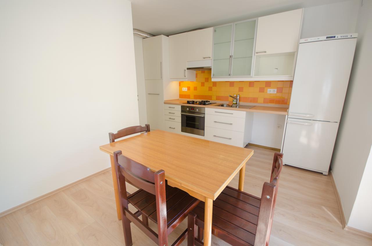 Apartment Near The Train Station Ljubljana Bagian luar foto