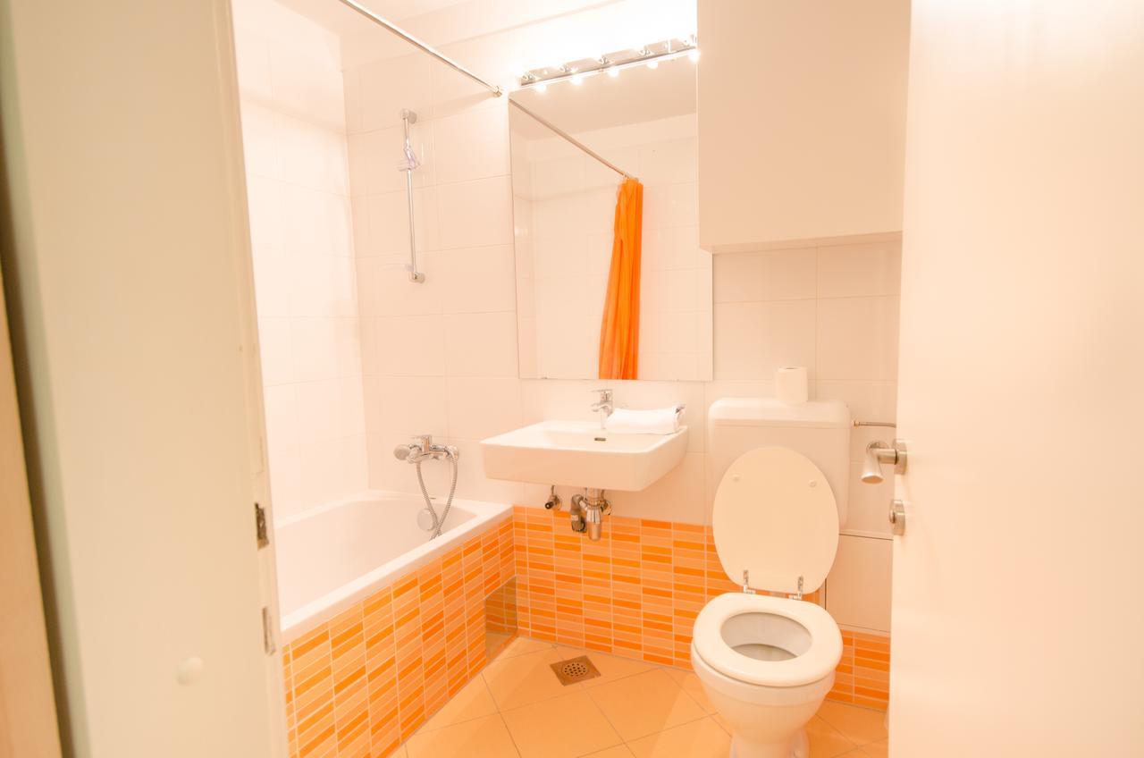 Apartment Near The Train Station Ljubljana Bagian luar foto